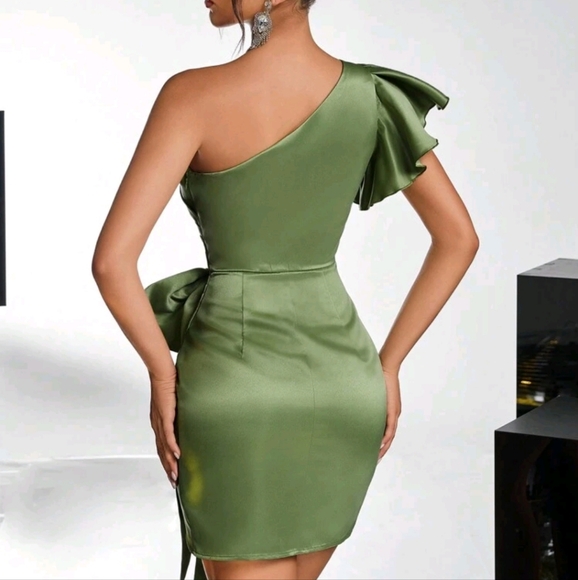 Elegant Green Asymmetrical Neck Ruffle-Bust Pleated Side Bow Split - Picture 4 of 4